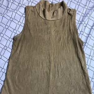 TAN TURTLE NECK ZIPPER IN BACK